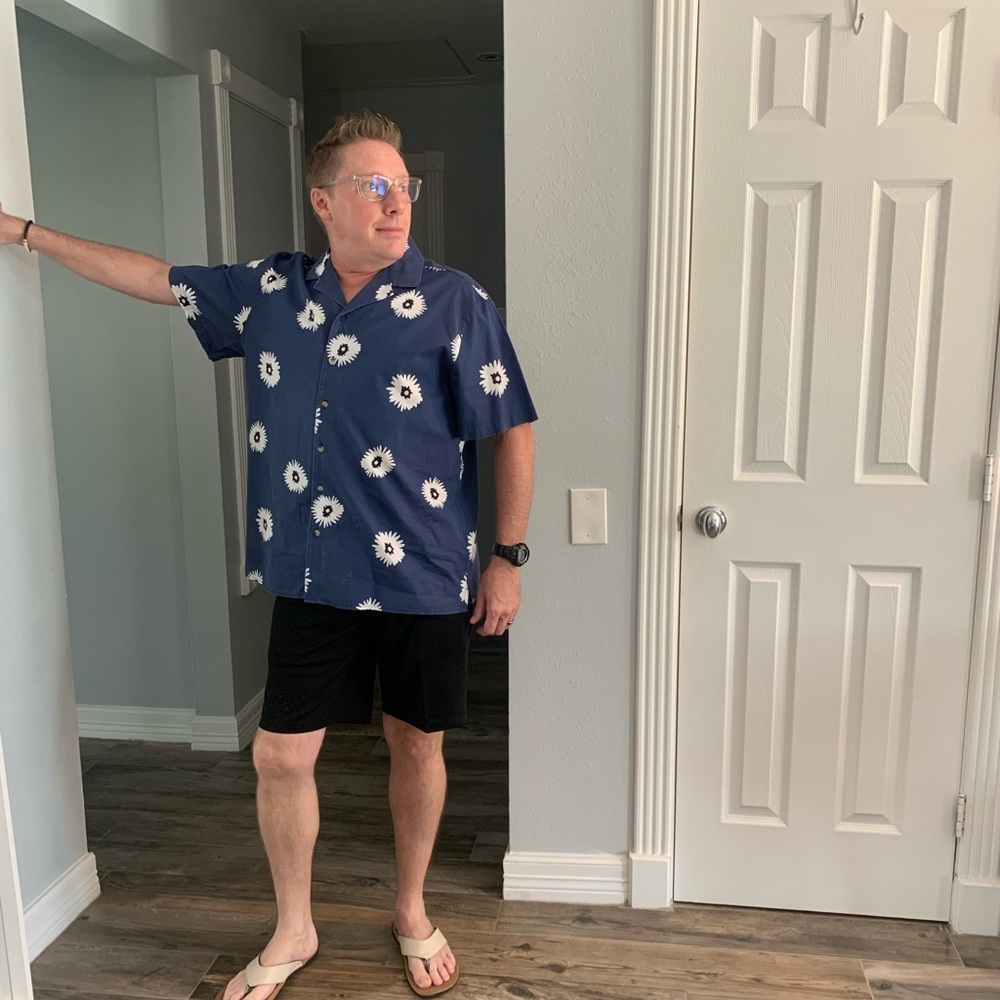 Casual dressy w/ collar great with shorts